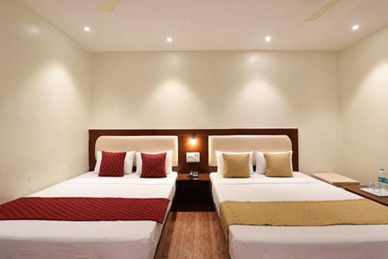 Amrit Hotel นิวเดลี ภายนอก รูปภาพ