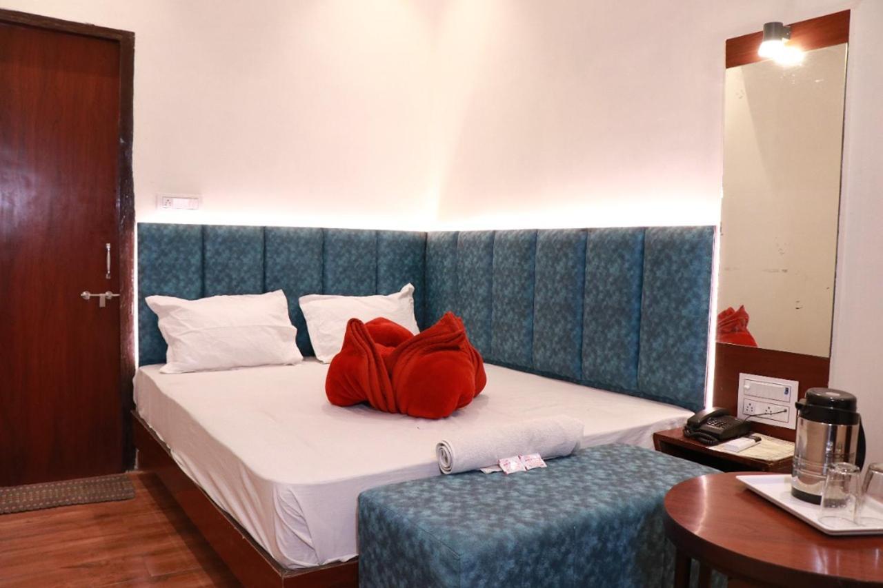 Amrit Hotel นิวเดลี ภายนอก รูปภาพ