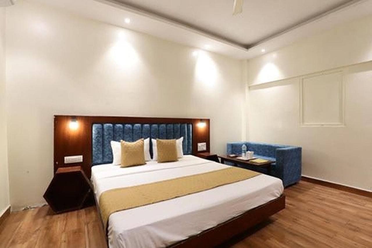 Amrit Hotel นิวเดลี ภายนอก รูปภาพ