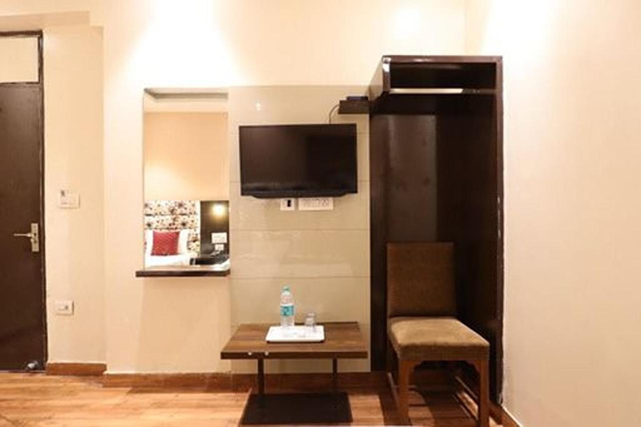 Amrit Hotel นิวเดลี ภายนอก รูปภาพ