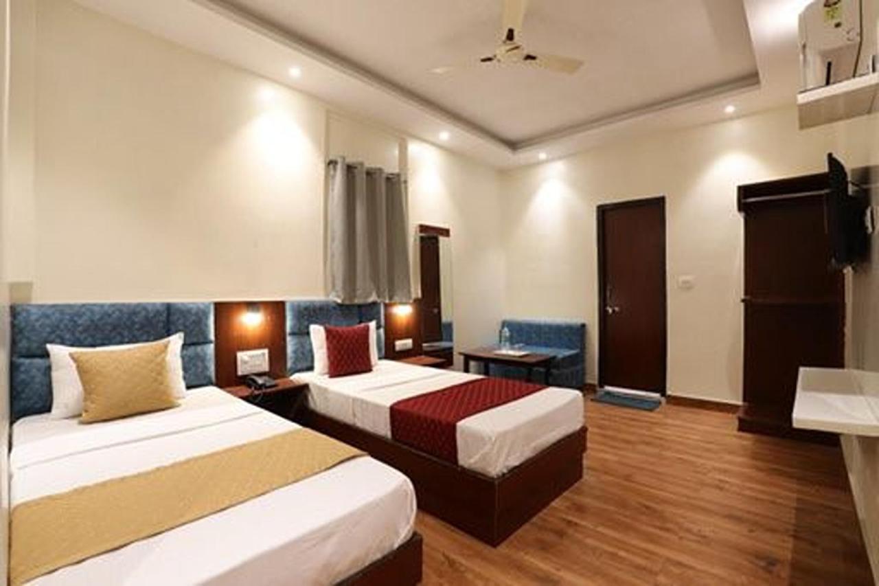 Amrit Hotel นิวเดลี ภายนอก รูปภาพ